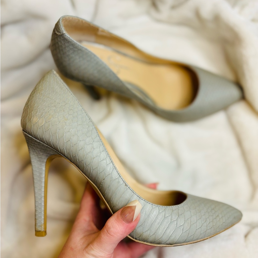Jessica Simpson Grey Heels Size 8
